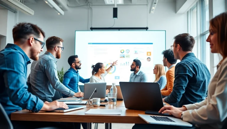 Marcel Hüsig und sein Team in einem kreativen Webdesign-Büro bei der Zusammenarbeit.